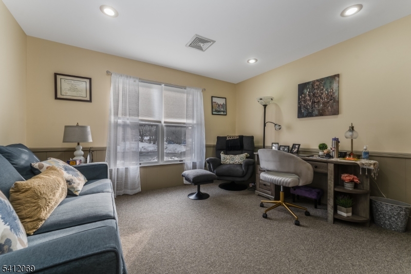81 Park Ave Property Photo 27