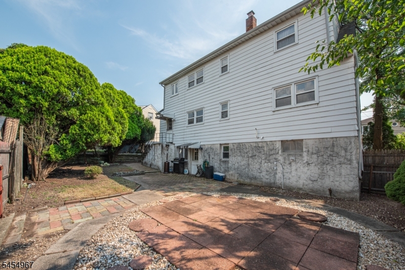 48 Whitaker Ave 2 Property Photo 11