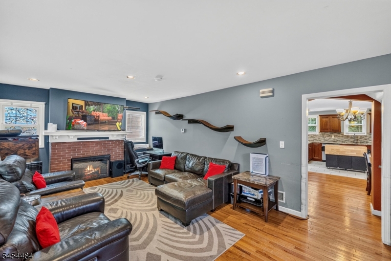 444 Clifton Ave Property Photo 4