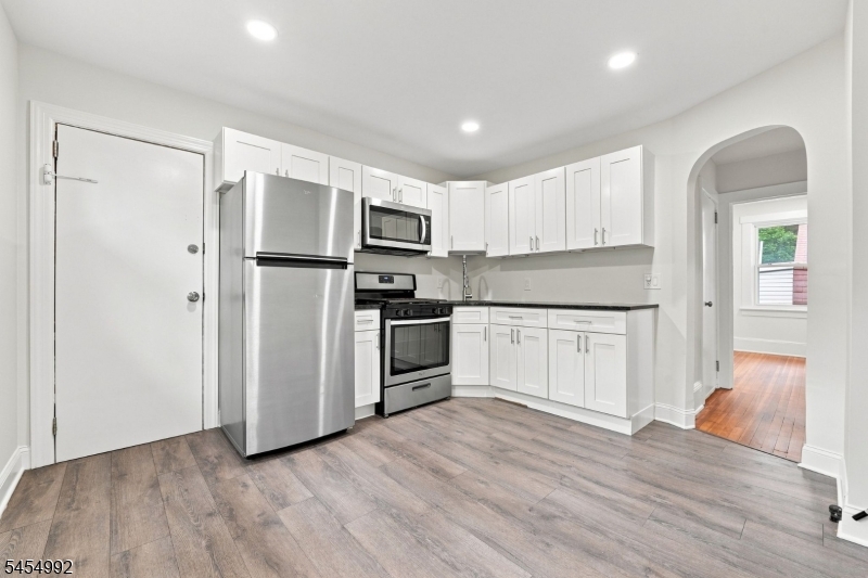 36 Whitfield St Property Photo 2