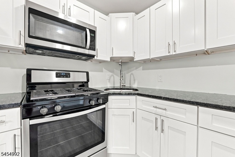 36 Whitfield St Property Photo 3