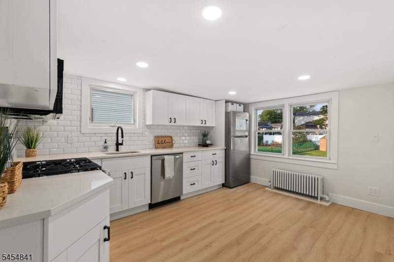 180 Cutter Ave Property Photo 11