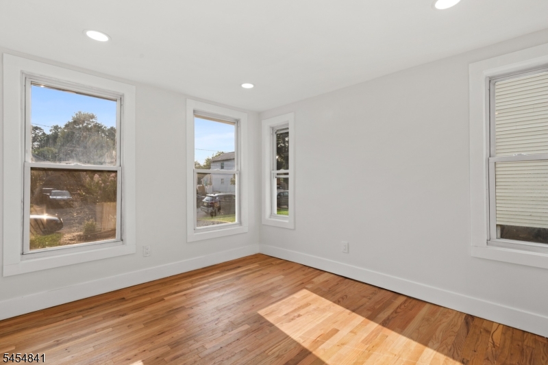 180 Cutter Ave Property Photo 19