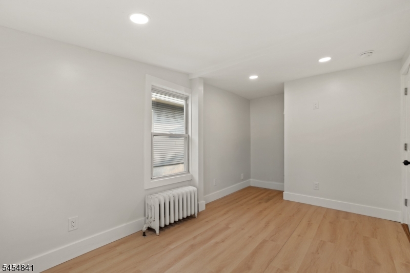 180 Cutter Ave Property Photo 21