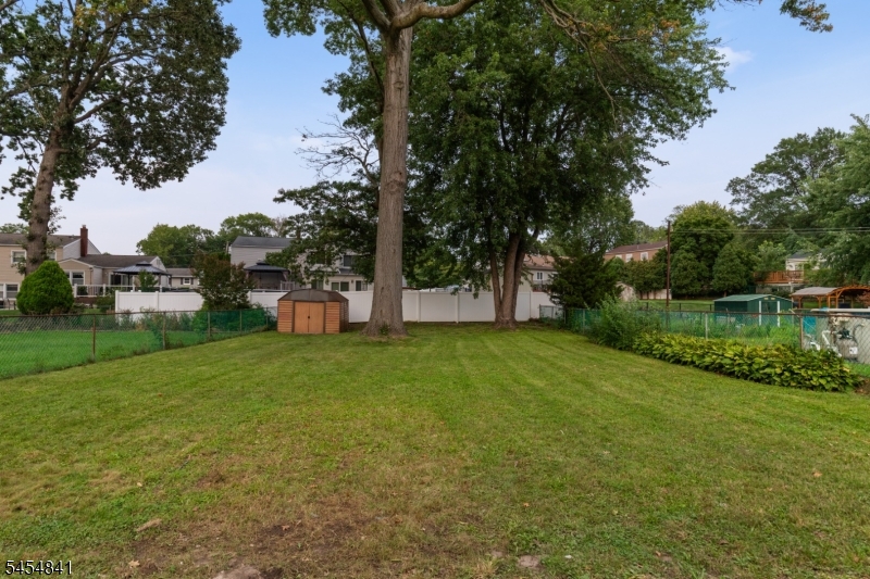180 Cutter Ave Property Photo 24