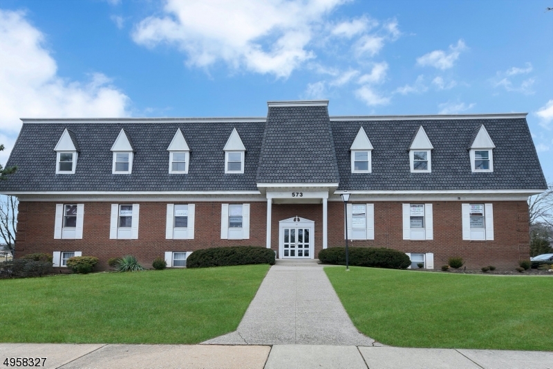 573 VALLEY RD, Suite 9C Property Photo 1