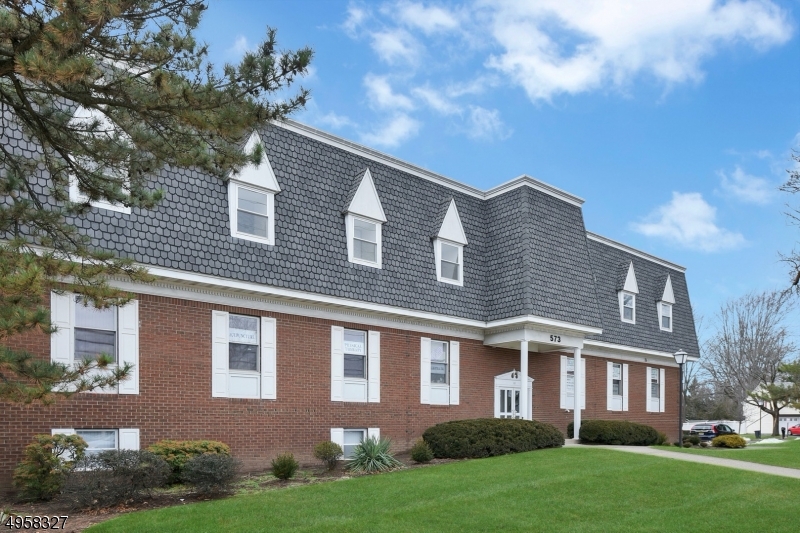 573 Valley Rd, Suite 9c Property Photo 2