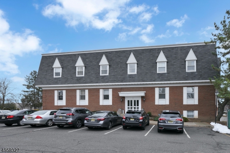573 Valley Rd, Suite 9c Property Photo 5