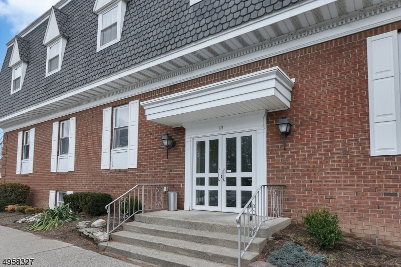 573 Valley Rd, Suite 9c Property Photo 6