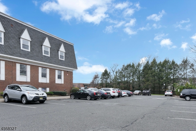 573 Valley Rd, Suite 9c Property Photo 7