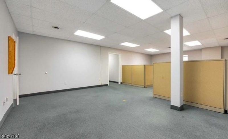 573 Valley Rd, Suite 9c Property Photo 9