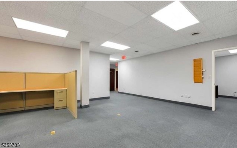 573 Valley Rd, Suite 9c Property Photo 10
