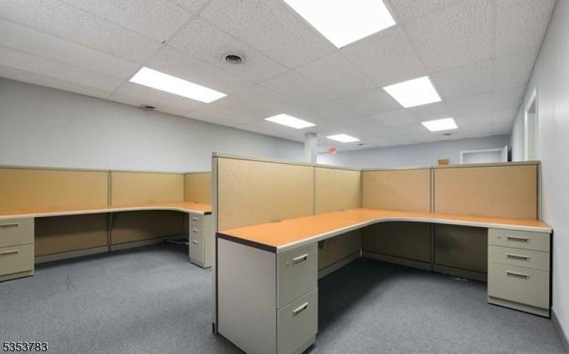 573 Valley Rd, Suite 9c Property Photo 12