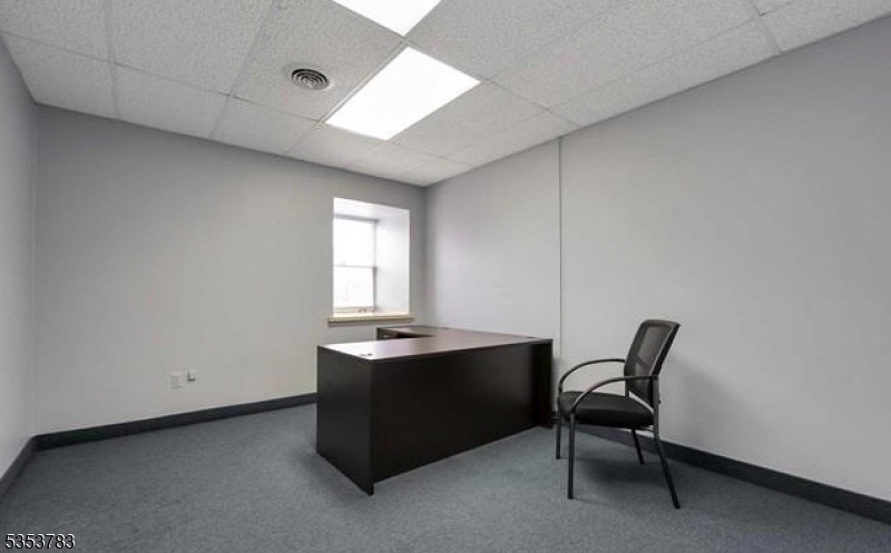 573 Valley Rd, Suite 9c Property Photo 14