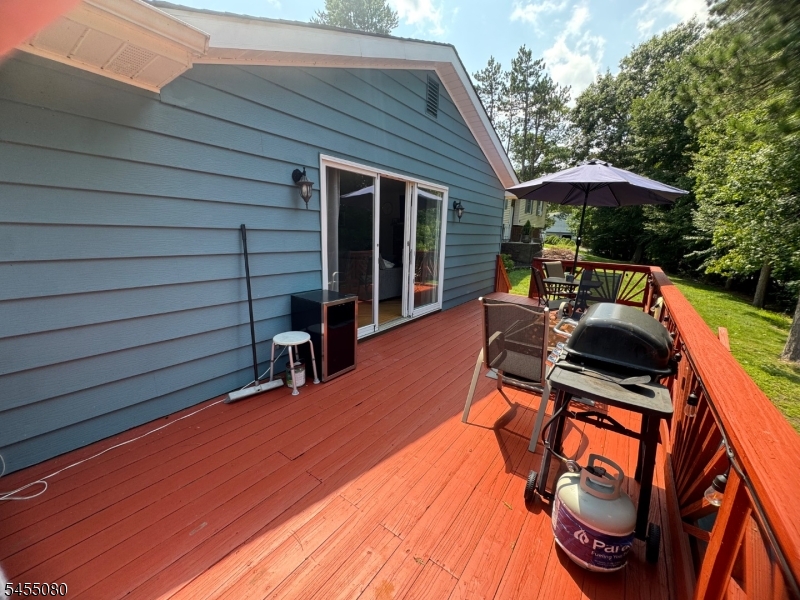 31 Barry Dr Property Photo 3