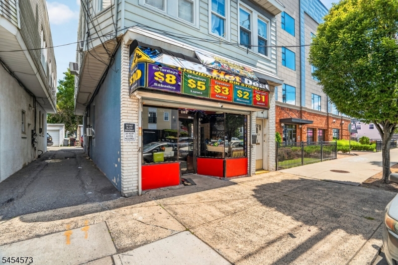 612 S Broad St Property Photo 1