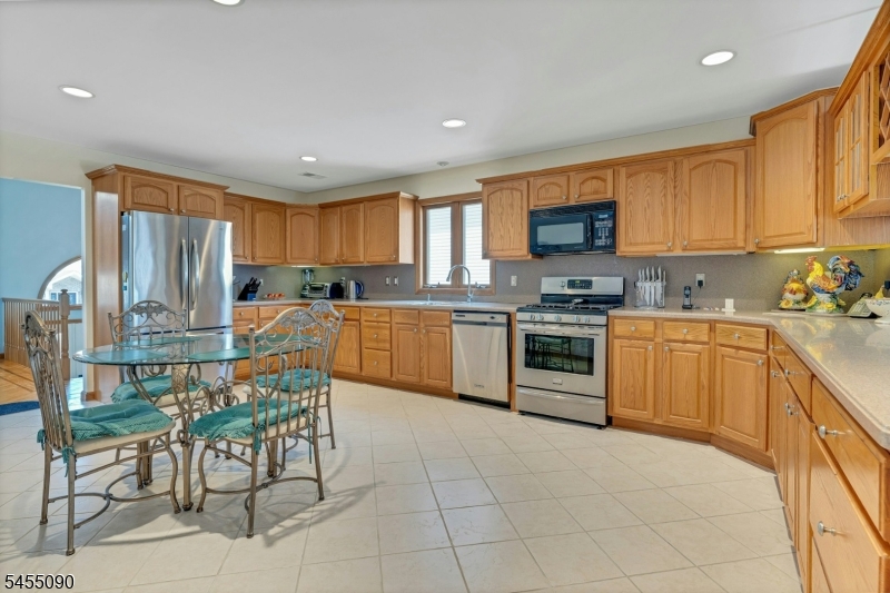 214 Van Buren St 2 Property Photo 10