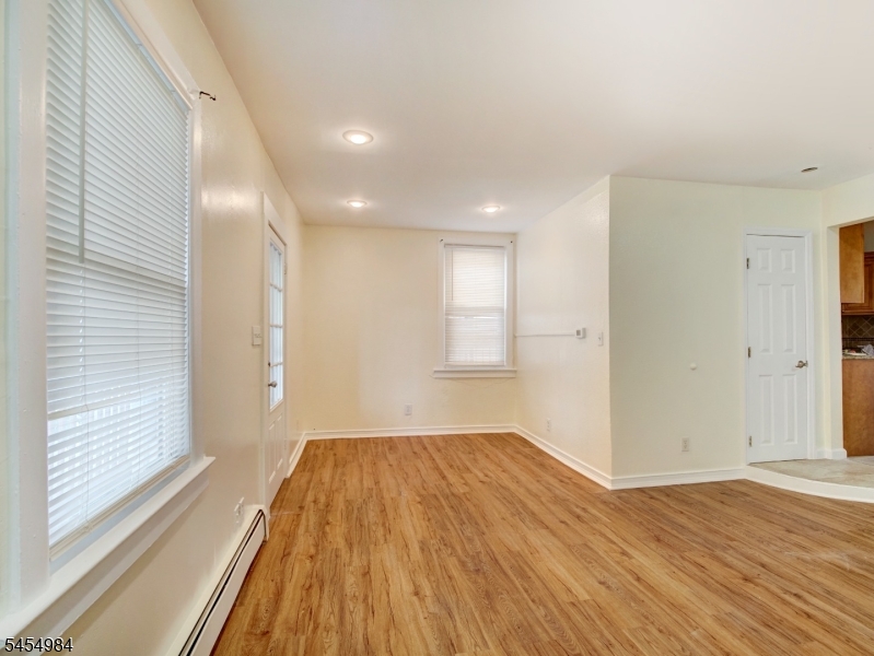 71 Honiss St Property Photo 4