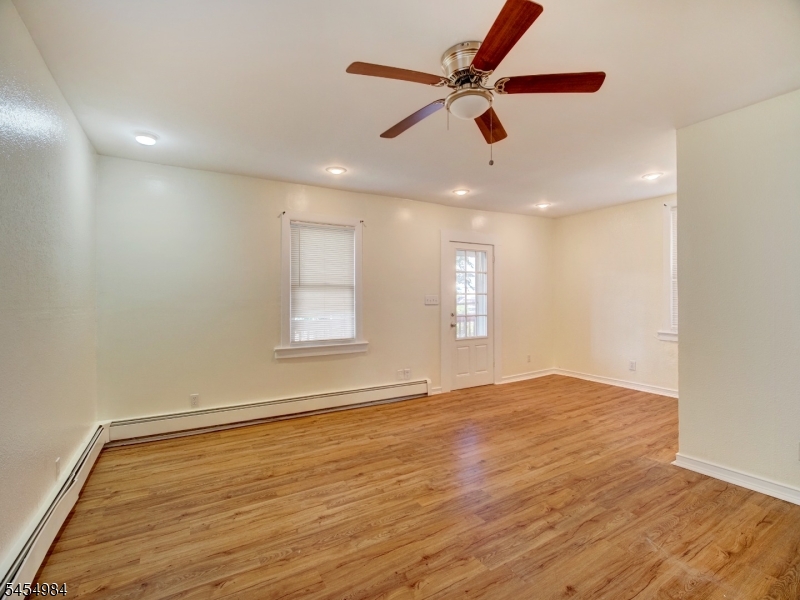 71 Honiss St Property Photo 13