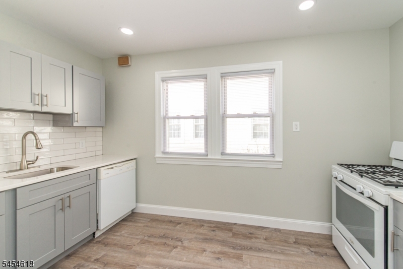 86 Tappan Ave Property Photo 6