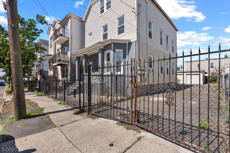 71 Schley St 2 Property Photo 3