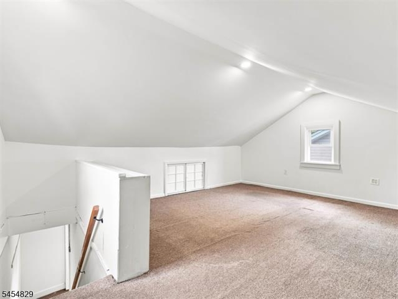 22 Prospect St Property Photo 28