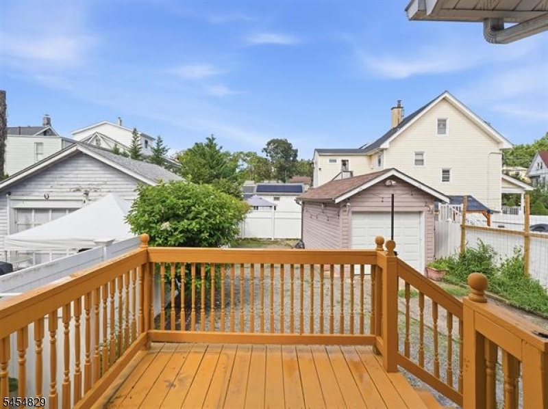22 Prospect St Property Photo 38