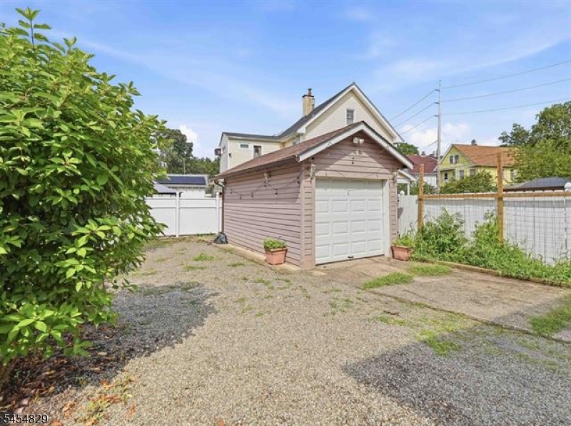 22 Prospect St Property Photo 41