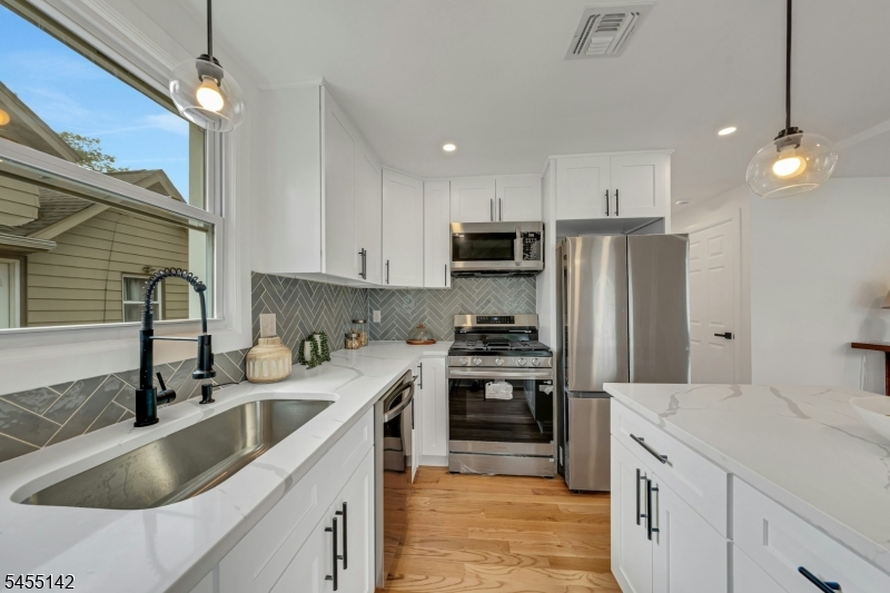 1534 Julian Ter Property Photo 5