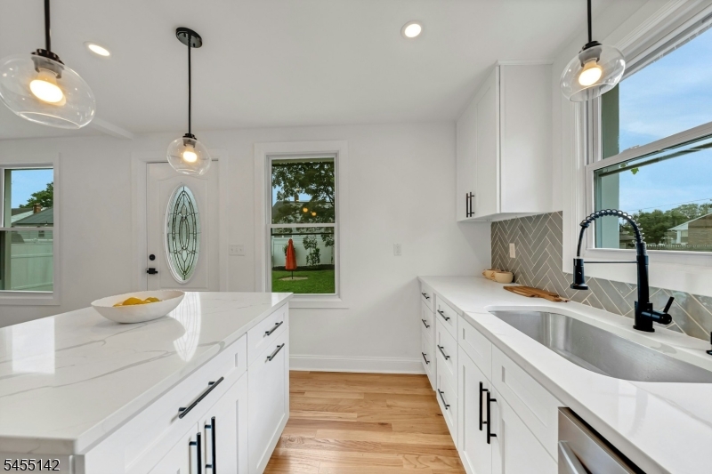 1534 Julian Ter Property Photo 6