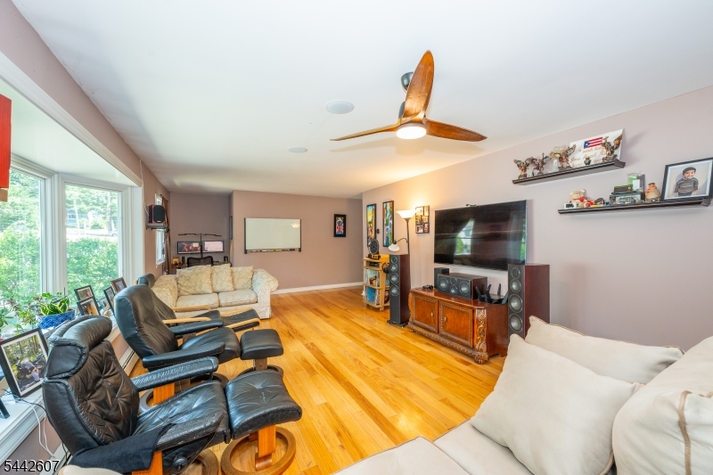 335 Elmira Trl Property Photo 5