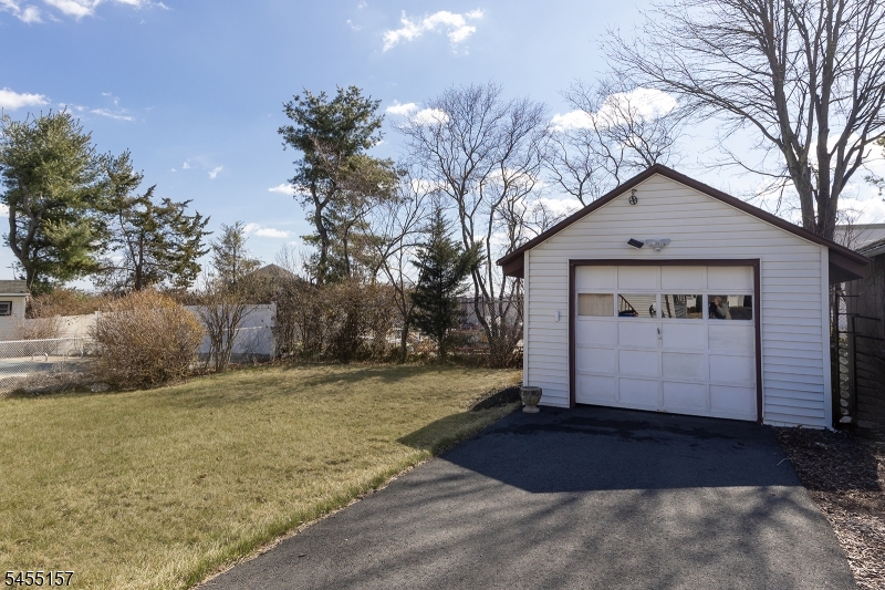 12 Highview Ave Property Photo 24