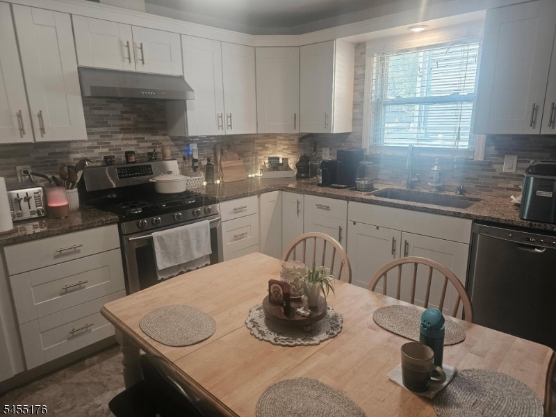 30 Caswell Ave Property Photo 3