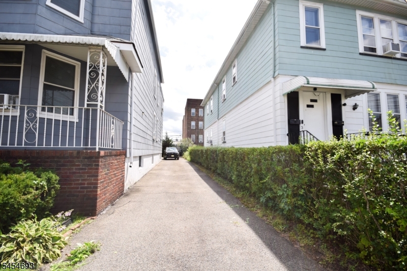 35 Hilton St Property Photo 3