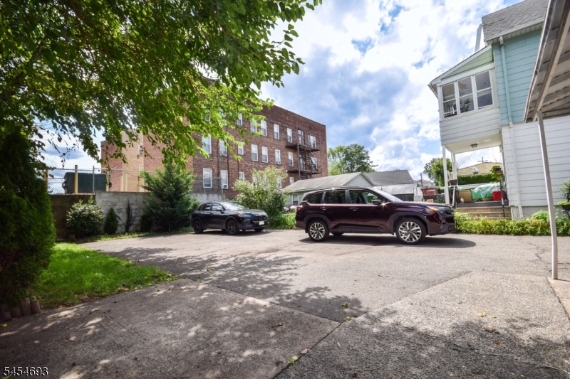 35 Hilton St Property Photo 5
