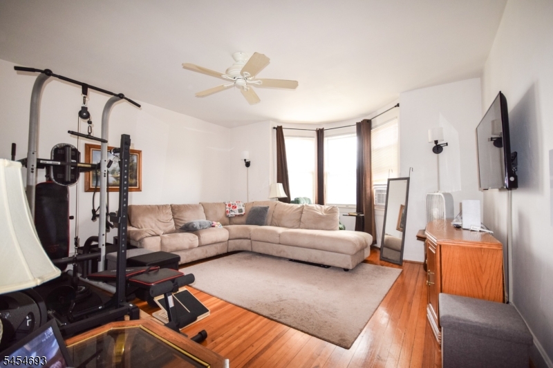 35 Hilton St Property Photo 6