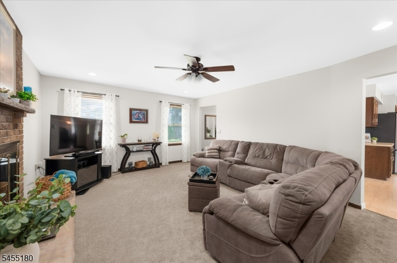 12 Holly Park Dr Property Photo 10