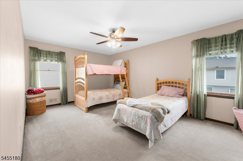 12 Holly Park Dr Property Photo 18