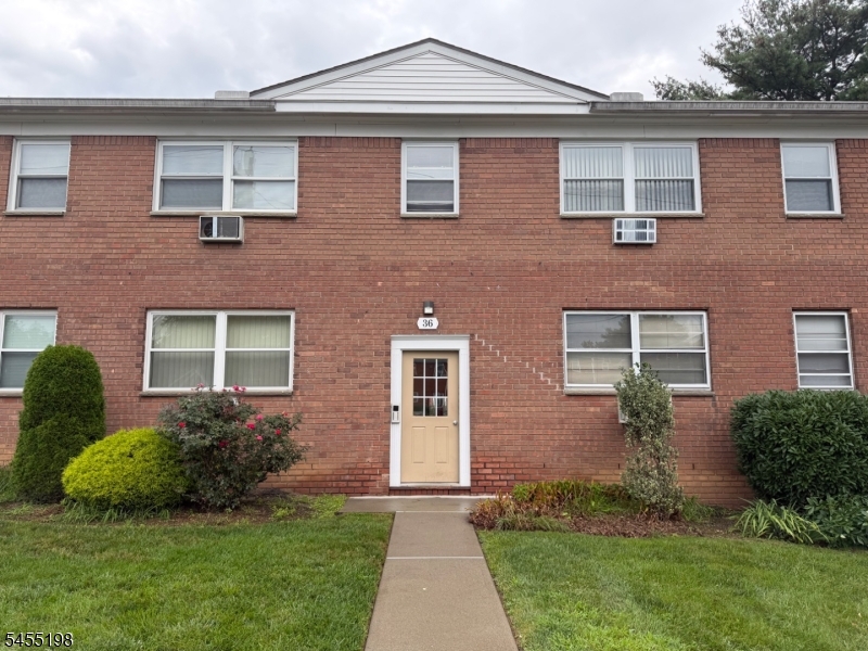 36 Knox Ter 1C Property Photo 1