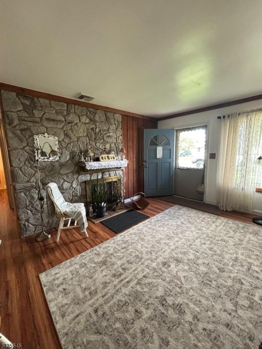 492 Booth Ct Property Photo 3