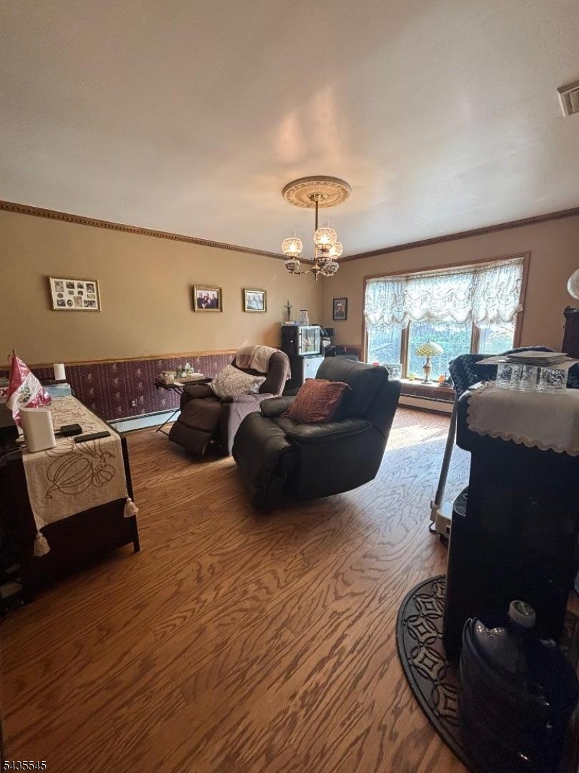 492 Booth Ct Property Photo 6