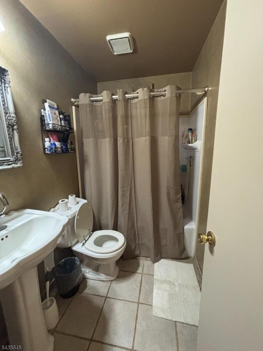 492 Booth Ct Property Photo 7