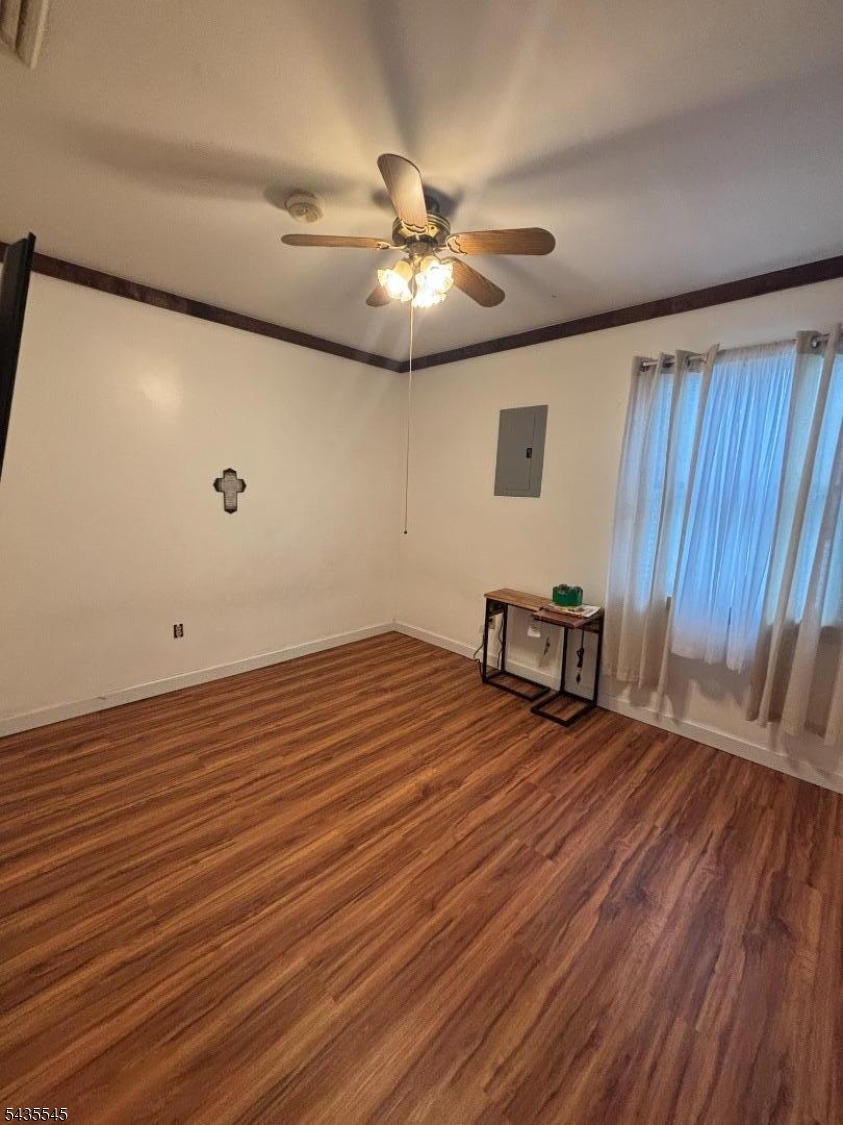 492 Booth Ct Property Photo 9