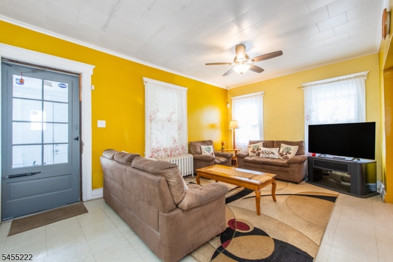 520 Madison Ave Property Photo 4