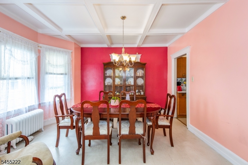 520 Madison Ave Property Photo 7