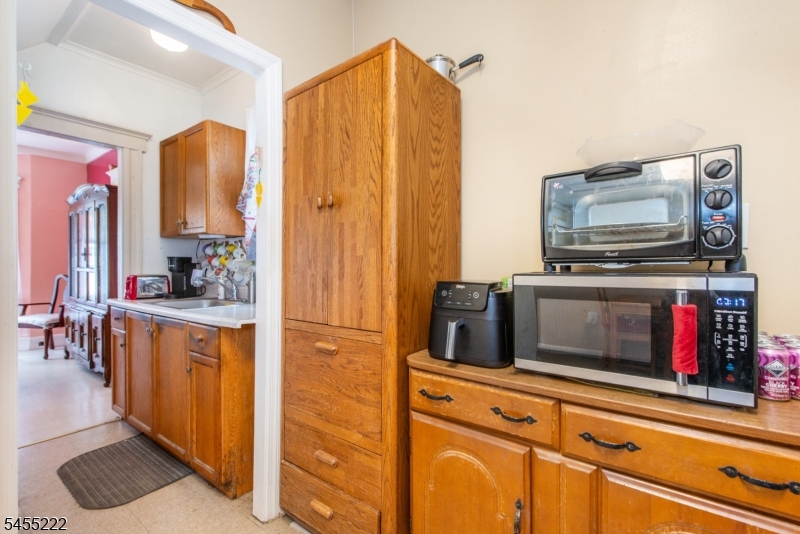 520 Madison Ave Property Photo 9