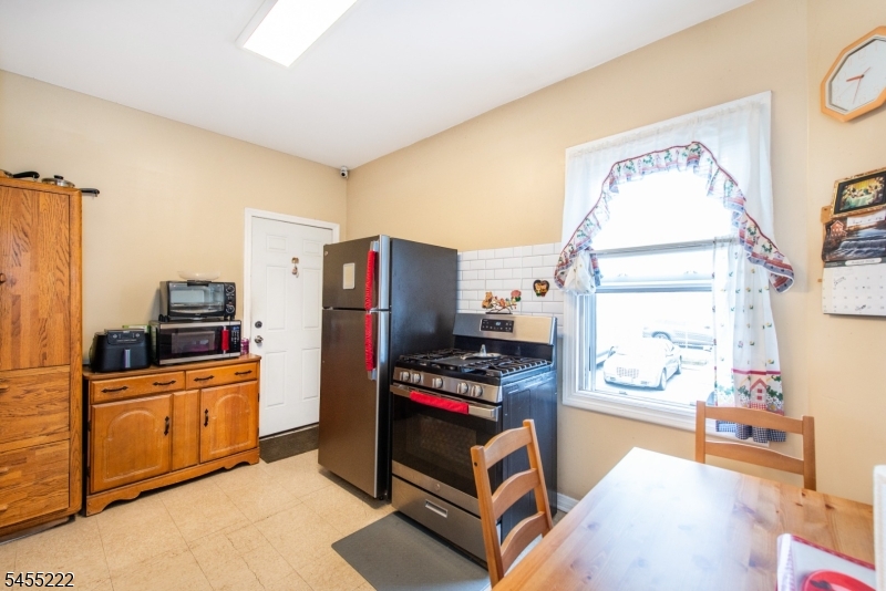 520 Madison Ave Property Photo 11