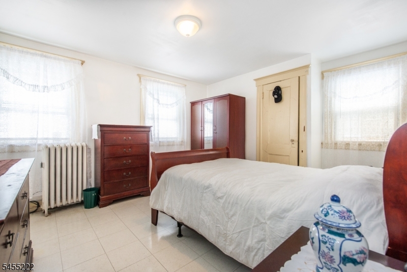 520 Madison Ave Property Photo 16