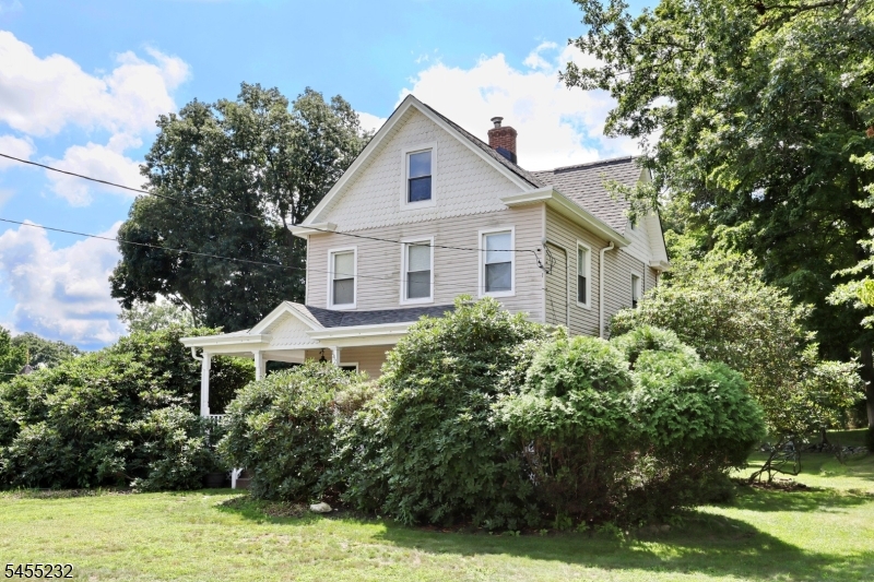 142 Wyckoff Property Photo 3