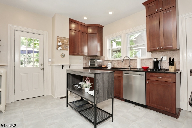 142 Wyckoff Property Photo 15